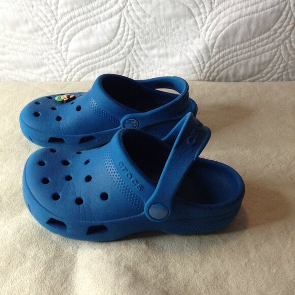 Blue Crocs/Super Mario Charm; Kids "S" (12) Classic clog, Jibbitz Charm, Kidcore - Picture 2 of 4